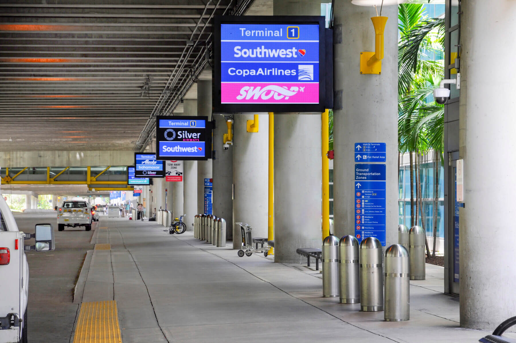 signage at the terminal curbside at Fort Lauderdale-Hollywood International Airport