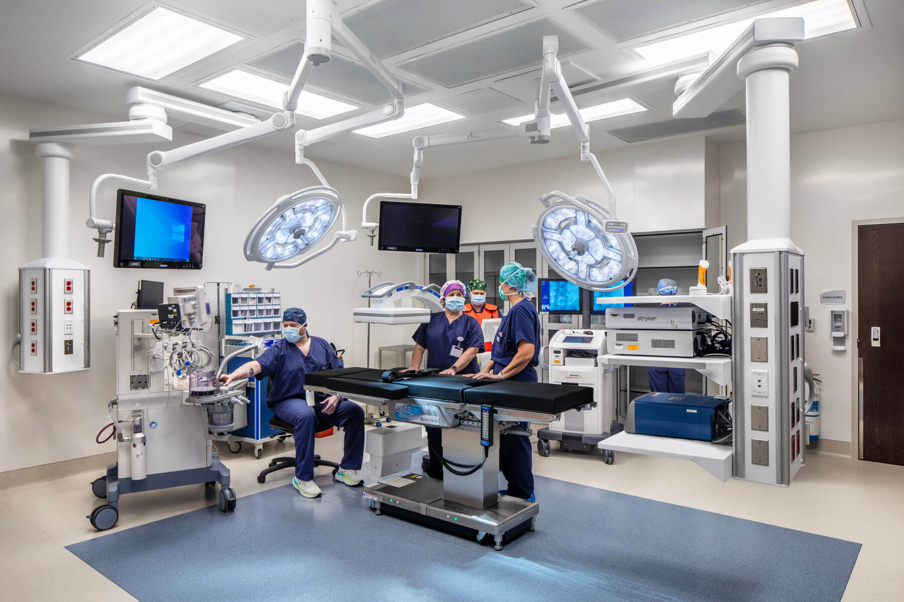operating room with doctors
