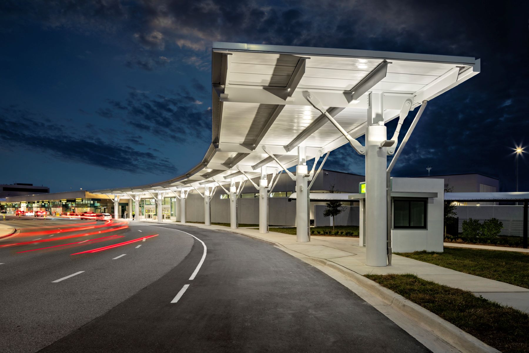 curbside canopy over drop off area at sarasota bradenton international airport